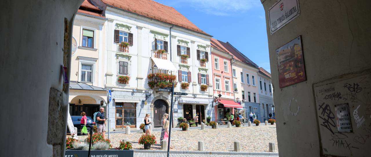 Meteorologi zaostrili napoved: Slovenijo čaka vročina do 39 stopinj, izdali so najvišje rdeče opozorilo