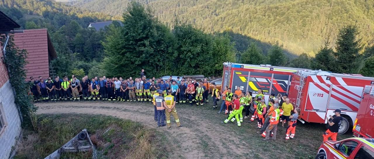FOTO: Več kot sto ljudi iskalo pogrešanega otroka. Preobrat prinesel glas enega od staršev