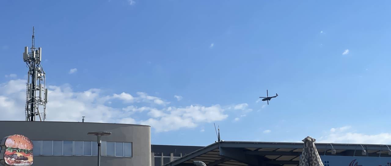 FOTO: Pomurje že od jutra preletava vojaški helikopter, kaj se dogaja?