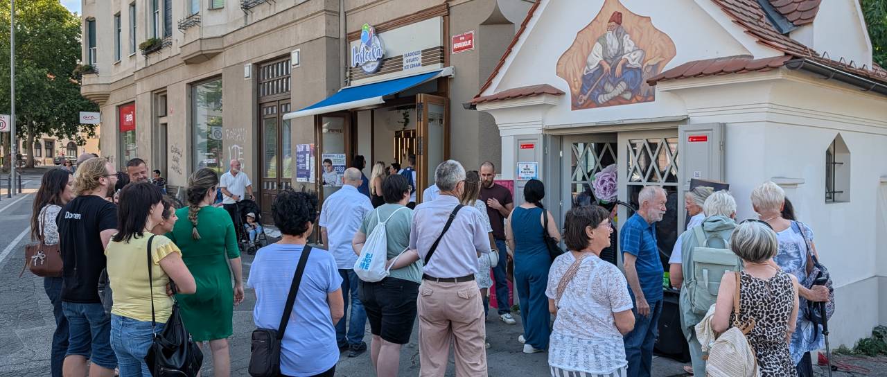 FOTO in VIDEO: V Trafiki odprli razstavo o Lastovki, sladoledarni, ki že 50 let sladka Maribor