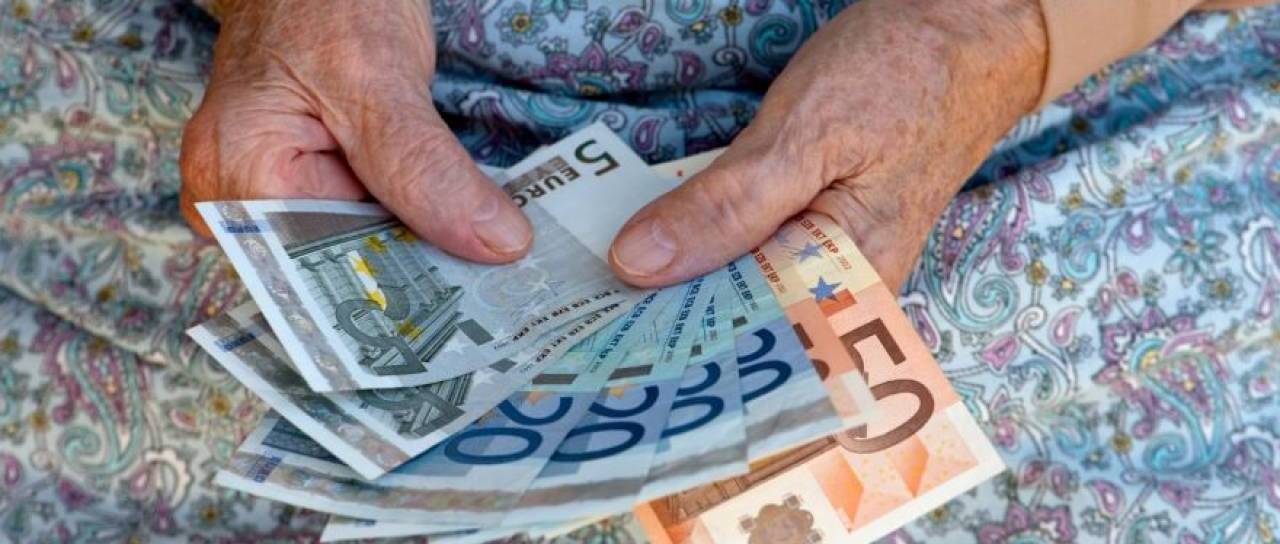 Nekateri upokojenci presenečeni ob pogledu na račun, zakaj je nakazilo danes nižje?