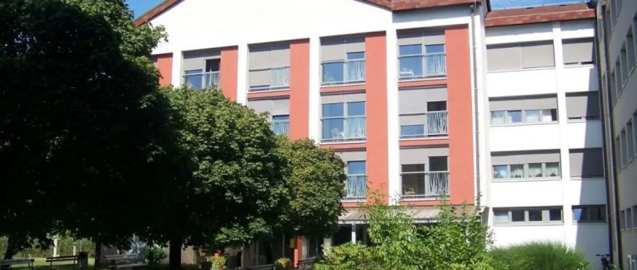 Vlada tik pred odločitvijo o direktorici zamenjala vseh pet svojih predstavnikov v svetu Doma starejših Rakičan
