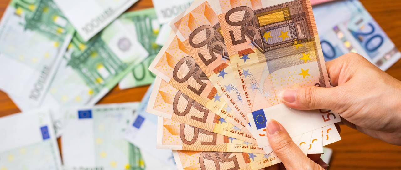 Številni Slovenci lahko še do konca avgusta izkoristijo višjo pomoč države