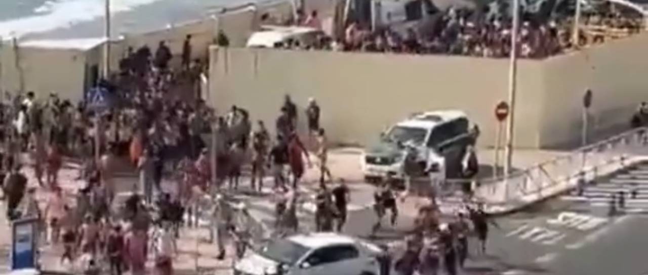 VIDEO: Na špansko ozemlje vdrlo kar 60.000 migrantov, umrlo je že 34 ljudi