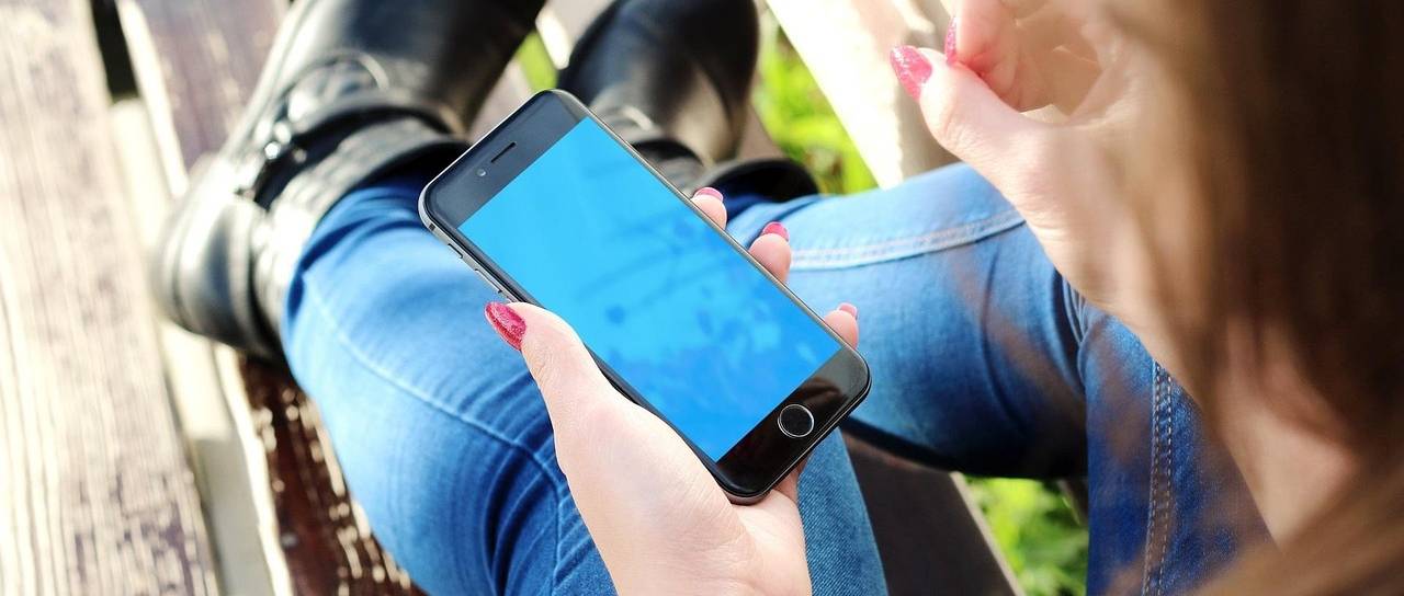 Razlika je očitna: Telefoni so vse lažje popravljivi, sesalniki zaostajajo