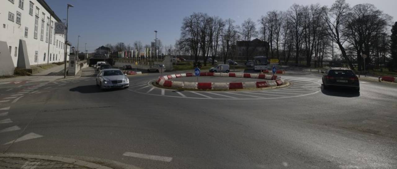 »Plastično krožišče« na Ptuju ostaja, direkcija že drugič zavrnila obe ponudbi