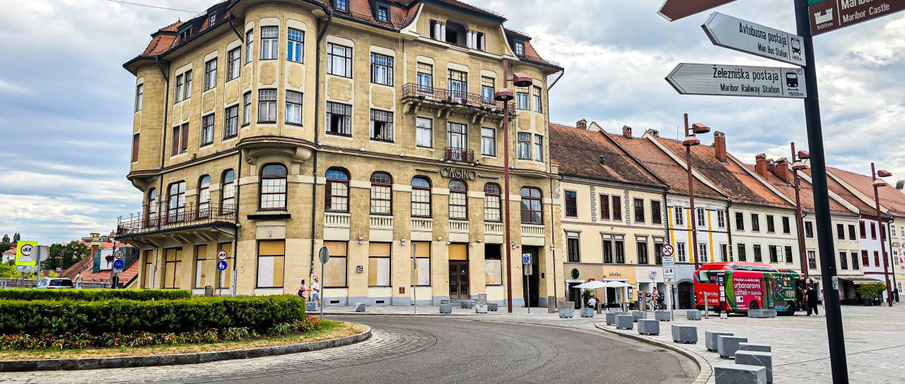 Kaj se dogaja z znamenito Veliko kavarno? Pogled v burno zgodovino mariborske ikone