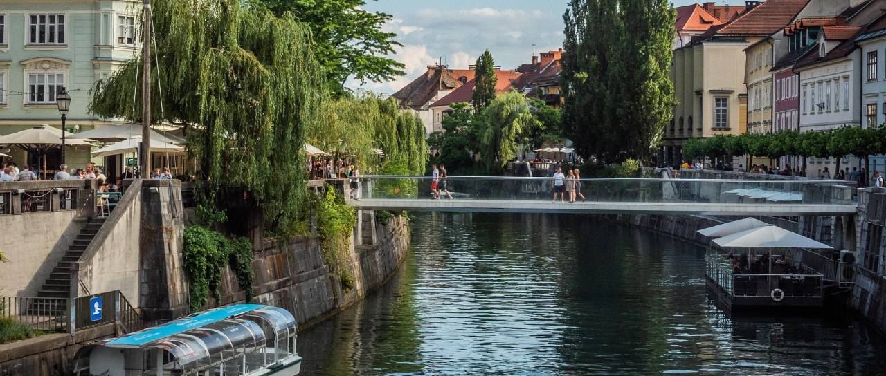 Namesto avtobusa z ladjico v službo? Takšna je vizija mesta Ljubljane