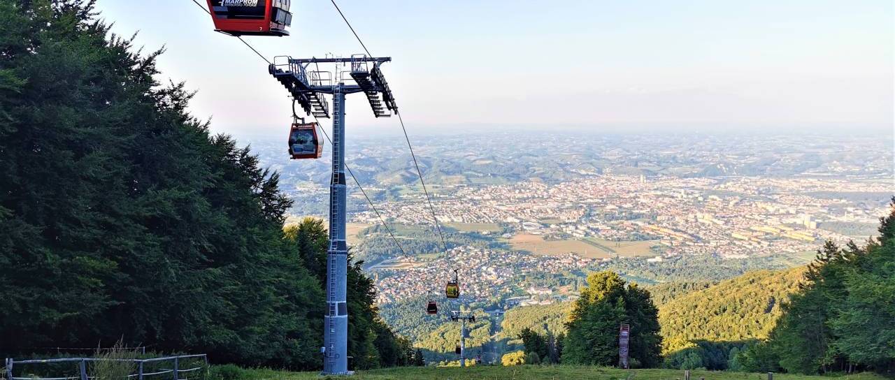 Premalo klopi na Pohorju za počitek sprehajalcev? Občina razkriva, kdaj bi jih lahko dobili