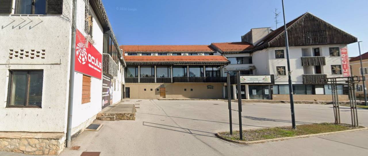 Zapuščeni hotel v središču mesta znova naprodaj: Občina želi štirizvezdični hotel z najmanj 60 posteljami