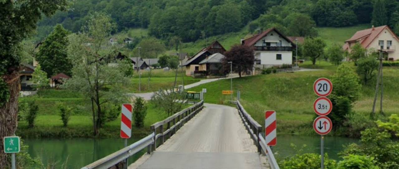 Popolna zapora mostu čez Krko: Ne gre za edini most, ki je deležen rekonstrukcije