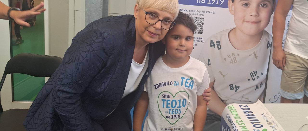 Teo potrebuje 2,5 milijona evrov za zdravljenje, na AGRI ga je obiskala Nataša Pirc Musar