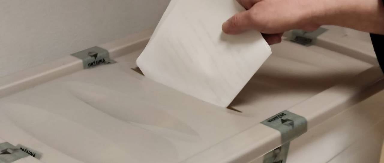 Državni zbor podprl tri posvetovalne referendume