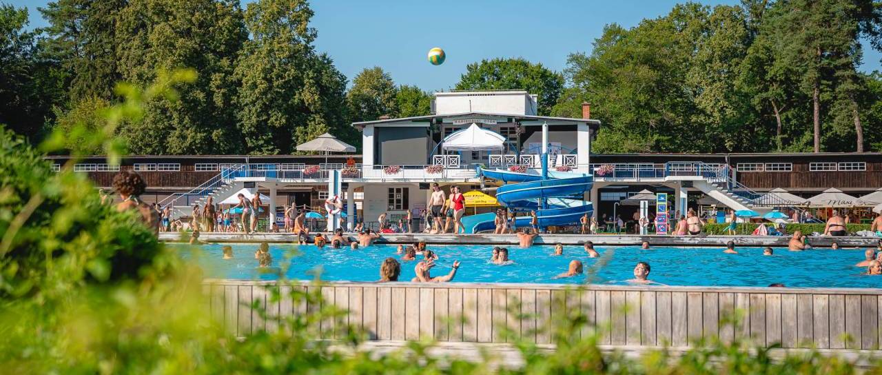 Še zadnjič letos na Mariborski otok, za nekatere danes kopanje brezplačno