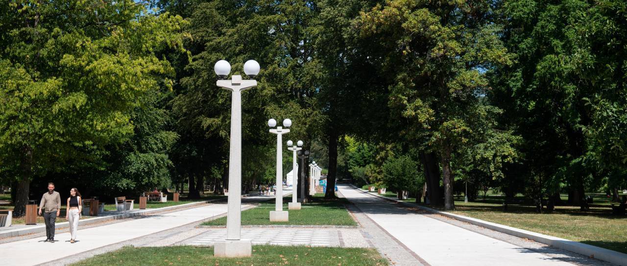 Mestni park, kot ga morda še ne poznate: Sekvoje, ribniki in več kot 120 vrst dreves