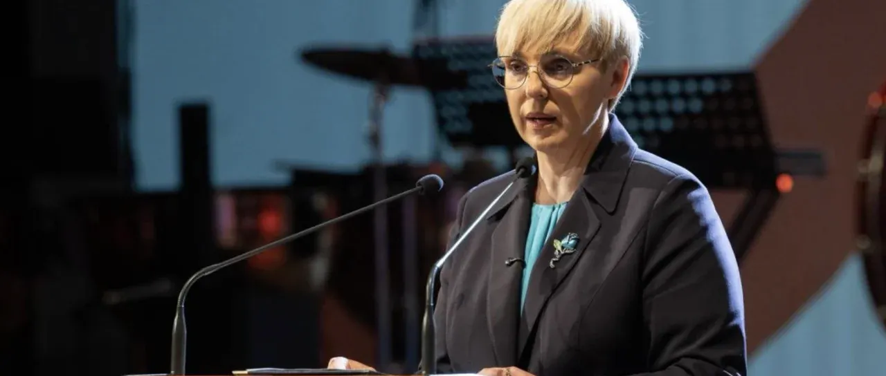 Iz predsedničine pisarne pojasnili okoliščine nesreče: Pirc Musarjeva okreva, prevoz je bil izveden skladno z zakonodajo