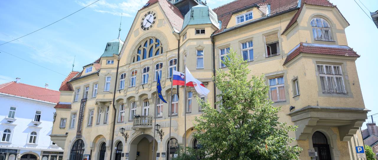 Septembra se začenja velika prenova Mestne hiše, Zelenikovo ulico čaka zapora