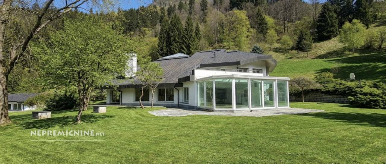 Naprodaj razkošna vila Bojana Križaja: Za luksuzno domovanje nekoč želeli 1,8 milijona, zdaj cena skoraj prepolovljena