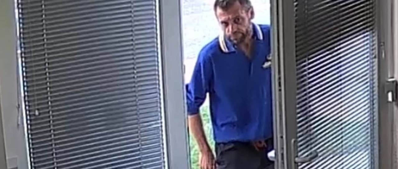 V Mariboru opozarjajo na moškega, ki naj bi obiskoval salone in kradel denar
