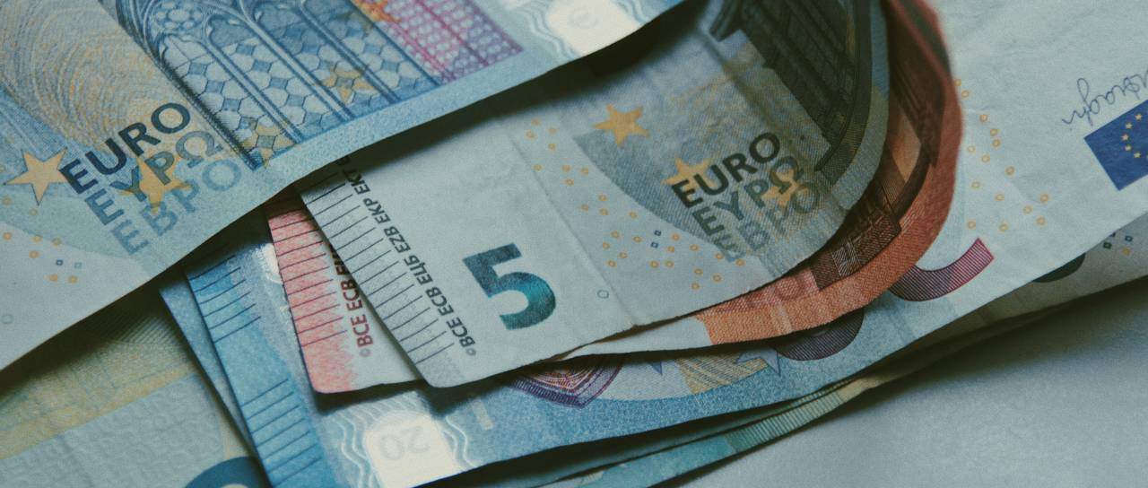 Zimski regres bo precej višji: Preverite, koliko denarja boste prejeli