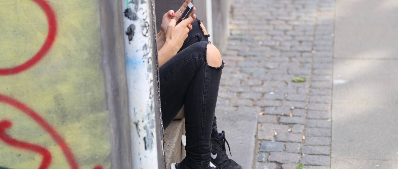 Starši, previdno! Goljufi se prek WhatsAppa izdajajo za vaše otroke