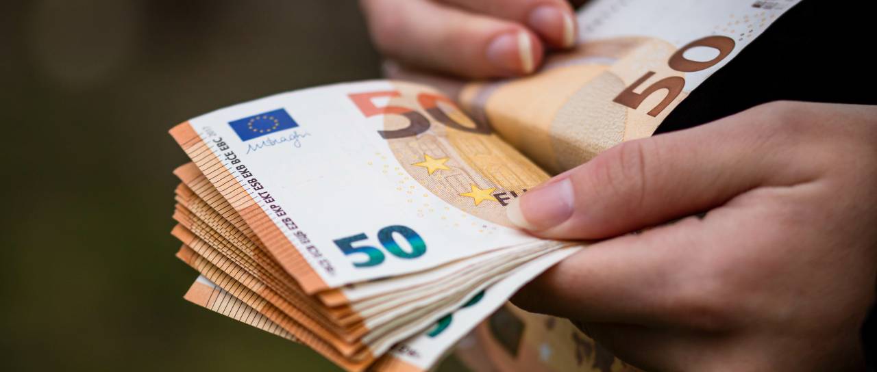Koliko bo letos znašal zimski regres? Zaposleni bodo prejeli več