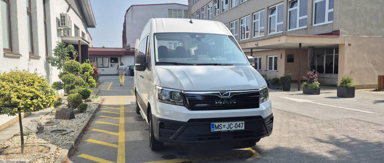 Pred desetimi leti 99, lani že 170 učencev, Osnovna šola IV Murska Sobota poka po šivih