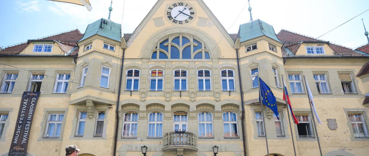 Prenova ptujske Mestne hiše se je začela, Gajšek: »Bo terjala svoj čas, ampak bo celovito obnovljena«