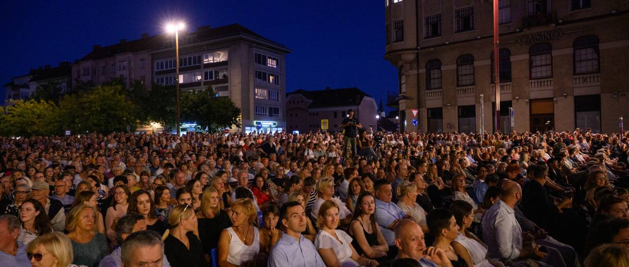 FOTO in VIDEO: Takšnega Glavnega trga ne vidimo vsak dan, na njem znova zaživela velika ljubezenska zgodba