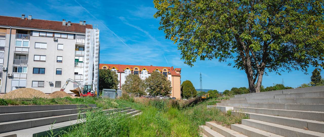 FOTO: Park ob Pekrskem potoku dobiva novo podobo: ohranili večino dreves, posadili jih bodo še 239