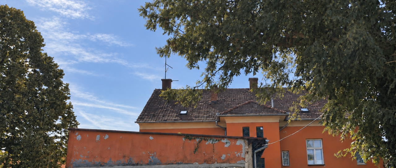 FOTO: V središču Murske Sobote odstranili zapuščen objekt, znano je, kaj sledi
