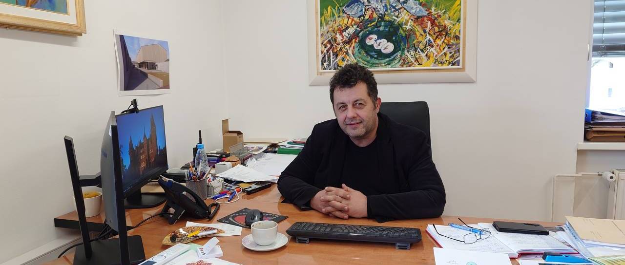 Županu očitajo, da je pri ZD Trebnje posredoval pri kriminalistih: »To niso samo floskule, ampak resna obdolžitev«