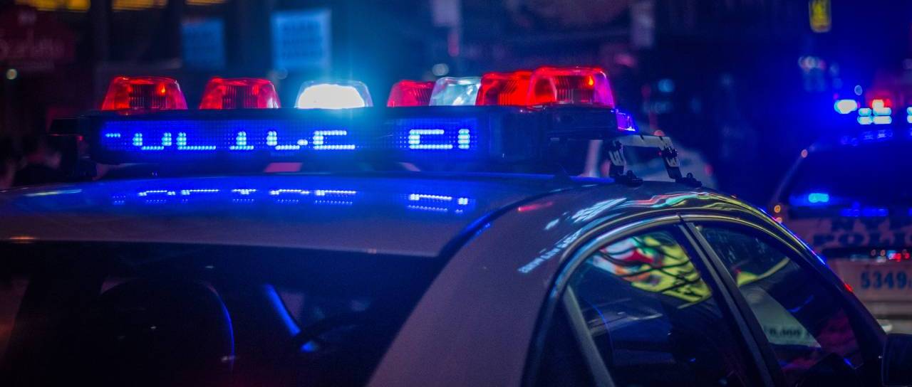 Pretresljiv zločin v Slatini: Moški ubil žensko, policija ga je prijela na kraju