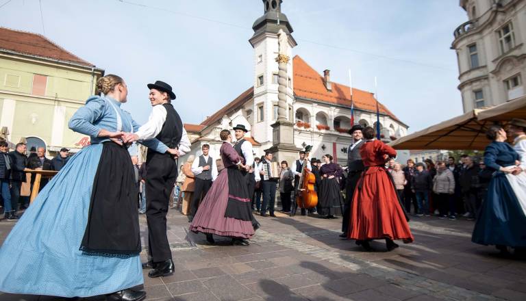 Martinovanje na Grajskem trgu
