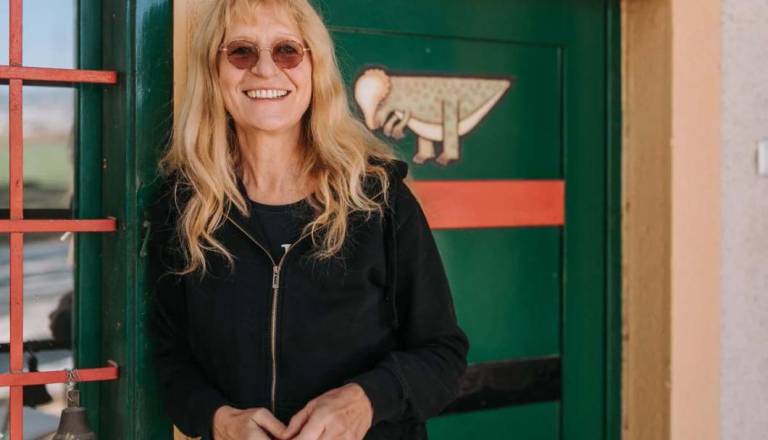 Pravljični kamišibaj z Vanjo Ivo Kretič in Lilo Prap