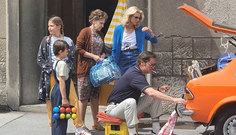 Belo se pere na devetdeset