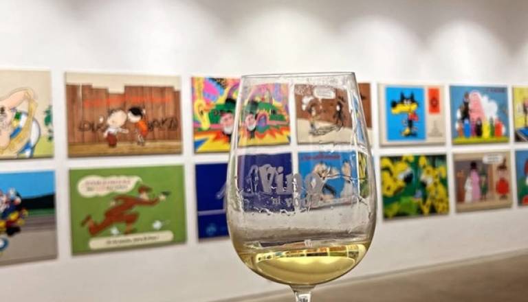 Umetnost z odtenki vinske kapljice