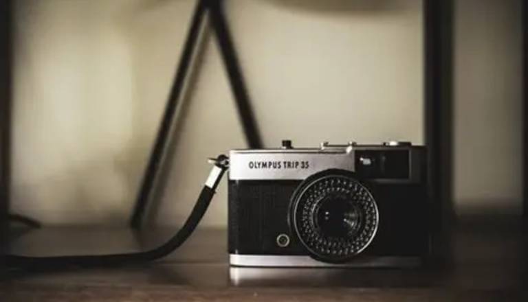 10. RAZSTAVO FOTOGRAFIJ IN STARIH DIALOGNIH FOTOAPARATOV »VINSKA TRTA OD GROZDJA DO VINA«