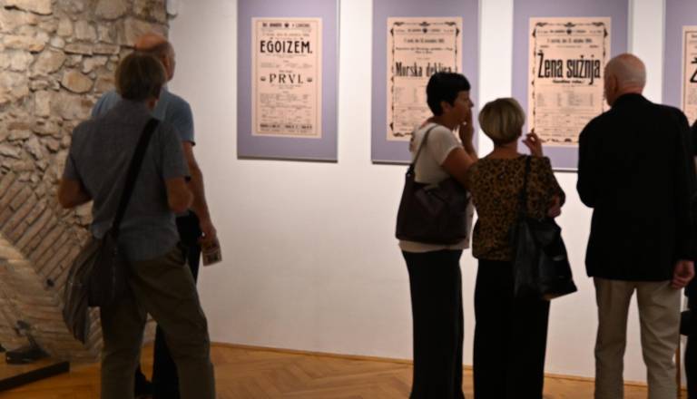 Javno vodstvo po razstavi Zofka Kveder in gledališče