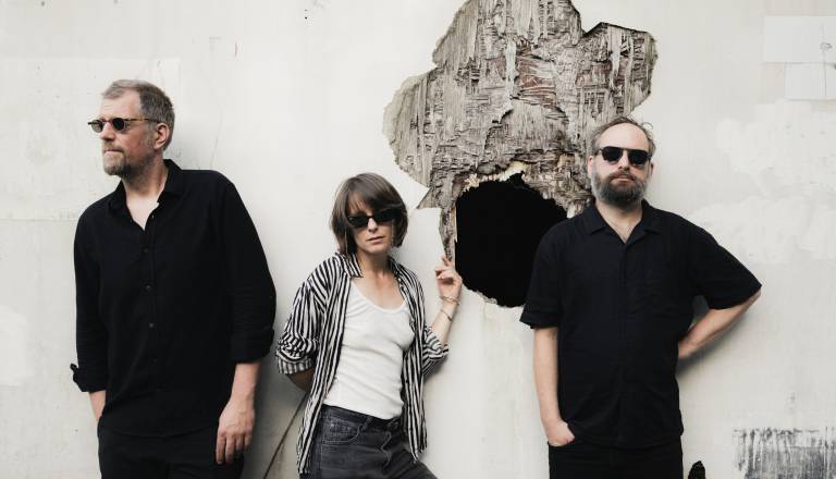 Festival Versia 2026: Kosovel: živa konstrukcija - Performativno-razstavni projekt