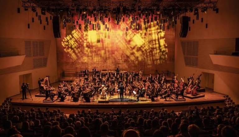 FL: Simfonični orkester Avditorija Alicante ADDA in Josep Vicent