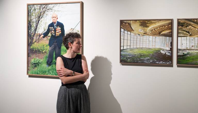 Zadnje vodstvo s kuratorko po fotografski razstavi Roba Hornstre