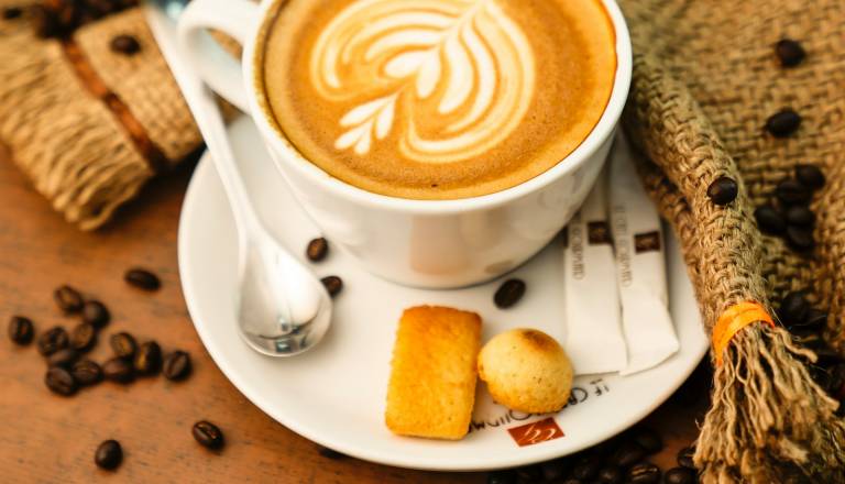 Presenetljiva resnica: Pitje kave ob napačnem času škoduje – kdaj je pravi trenutek za skodelico?