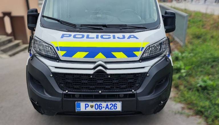 Šokantne obtožbe za ljubljansko policijo, da naj bi v centru brutalno pretepla dva moška