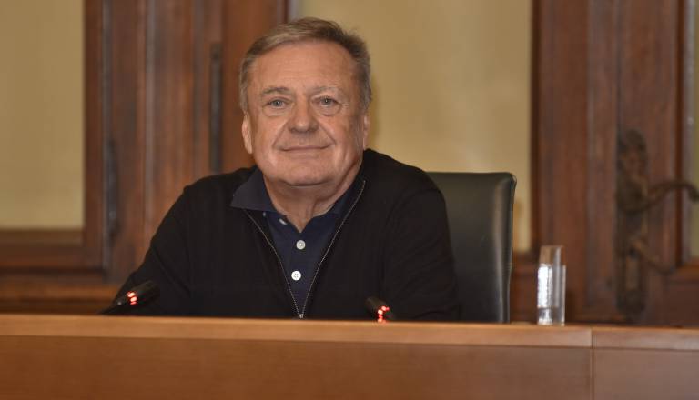 Je župan Janković za omejitev delovnega časa lokalov s hitro prehrano?