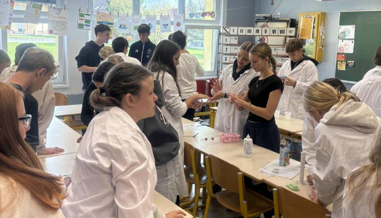 Ko kemija postala zabava: Učenci iz osnovnih šol Breg in Ormož skupaj raziskovali
