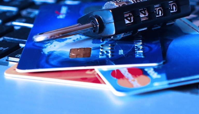 Policija opozarja: Več kot milijon evrov škode zaradi lažnih e-sporočil o bančnih posodobitvah