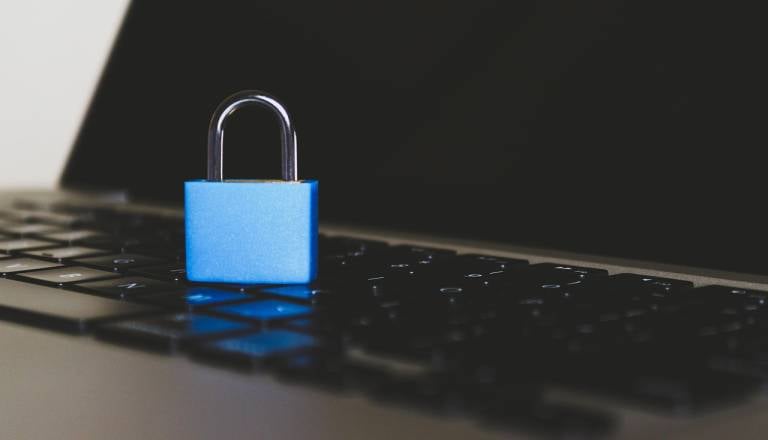 Policija opozarja na nov val spletnih goljufij: Ne nasedajte lažnim e-poštam o SEPA posodobitvah