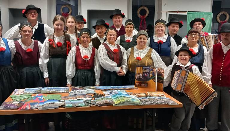 FOTO: Slovenski folklorniki navdušili Poljsko