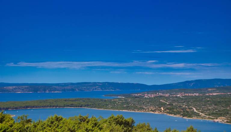 Nezakonita gradnja Slovenca v zaščitenem območju Krka razkrita, sledi kazenska ovadba